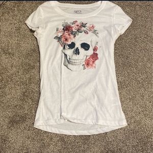 Cute white skull and flower tshirt